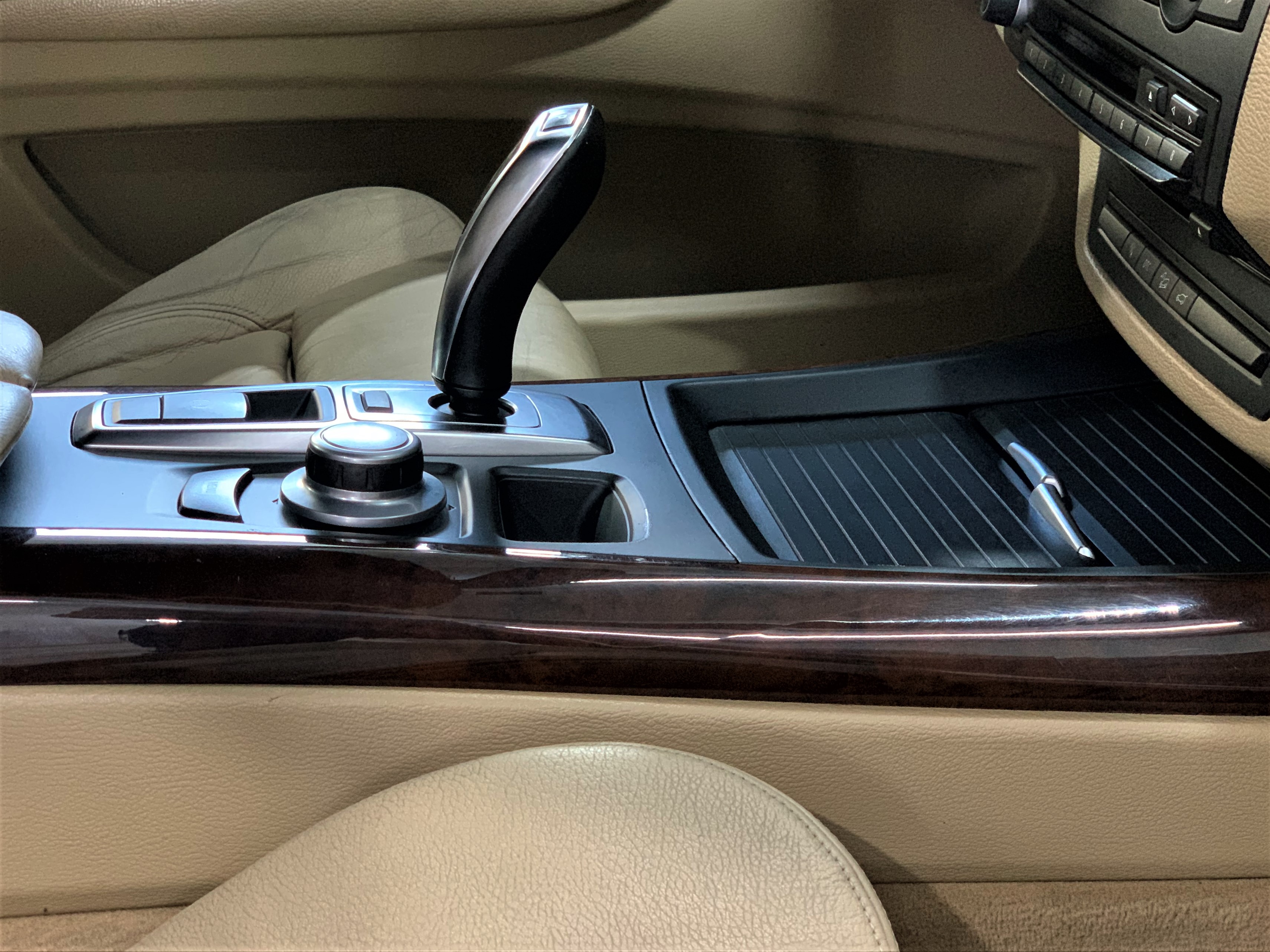 bmw x5 salona kimiska tirisana