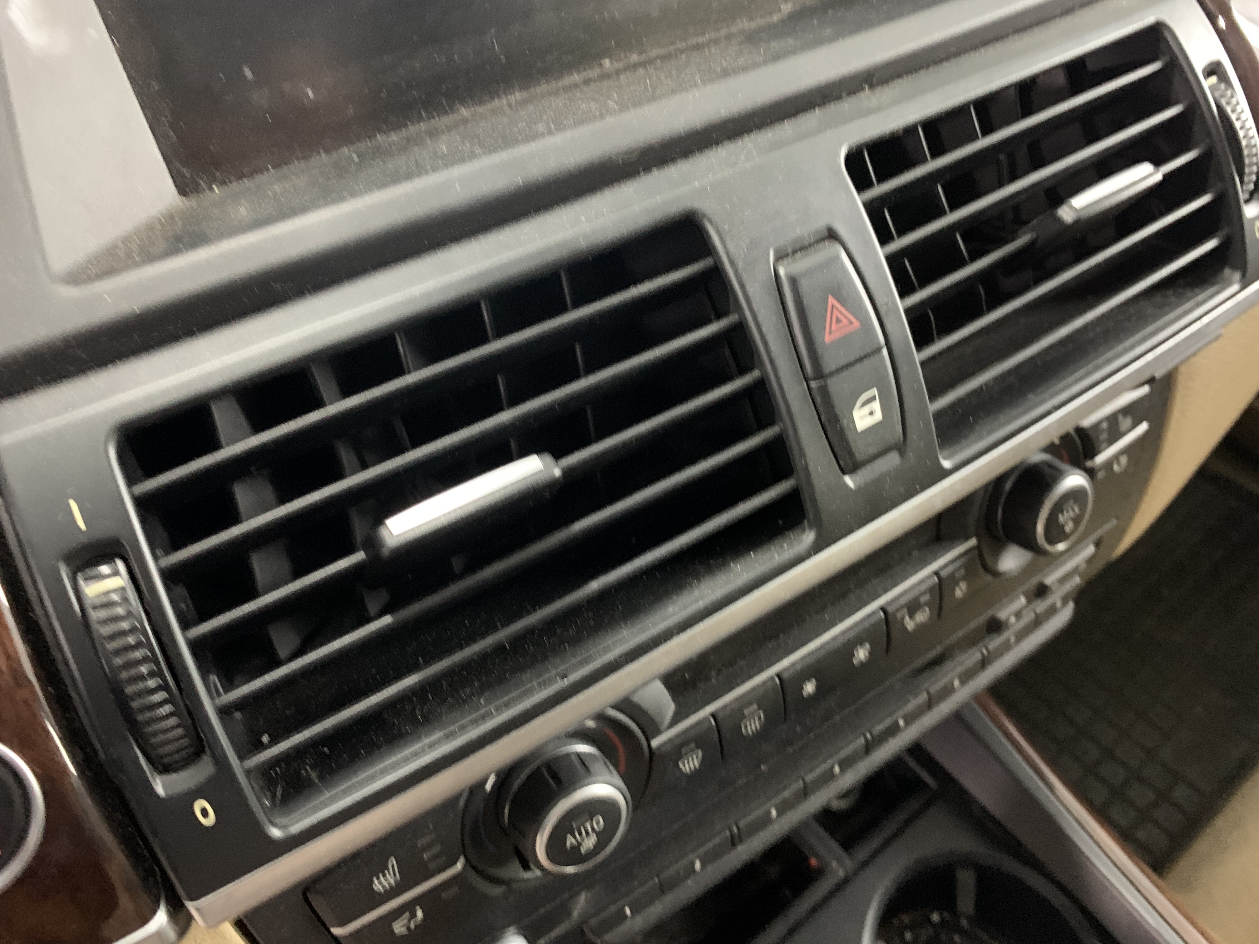 bmw x5 salona kimiska tirisana