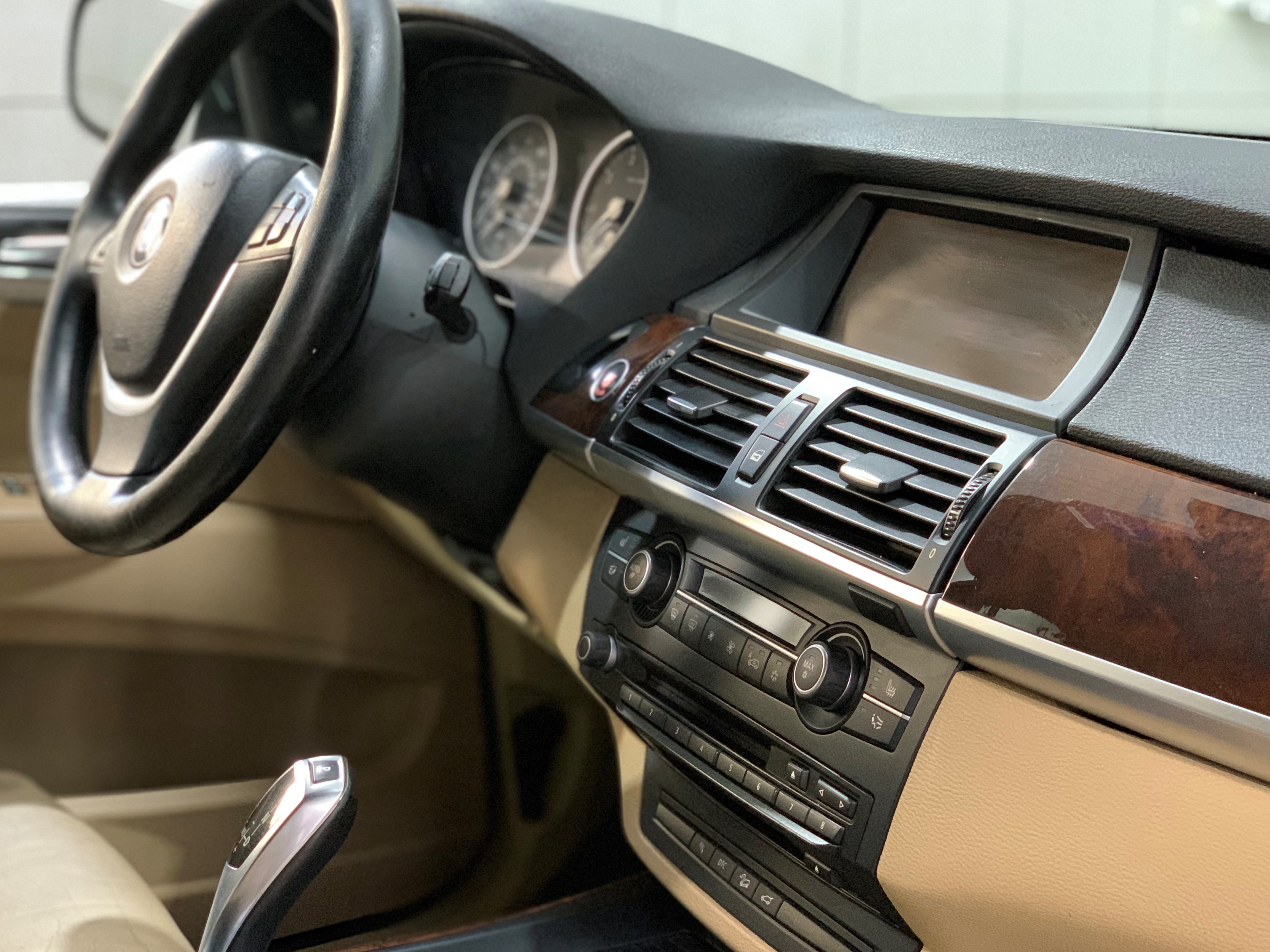 bmw x5 salona kimiska tirisana