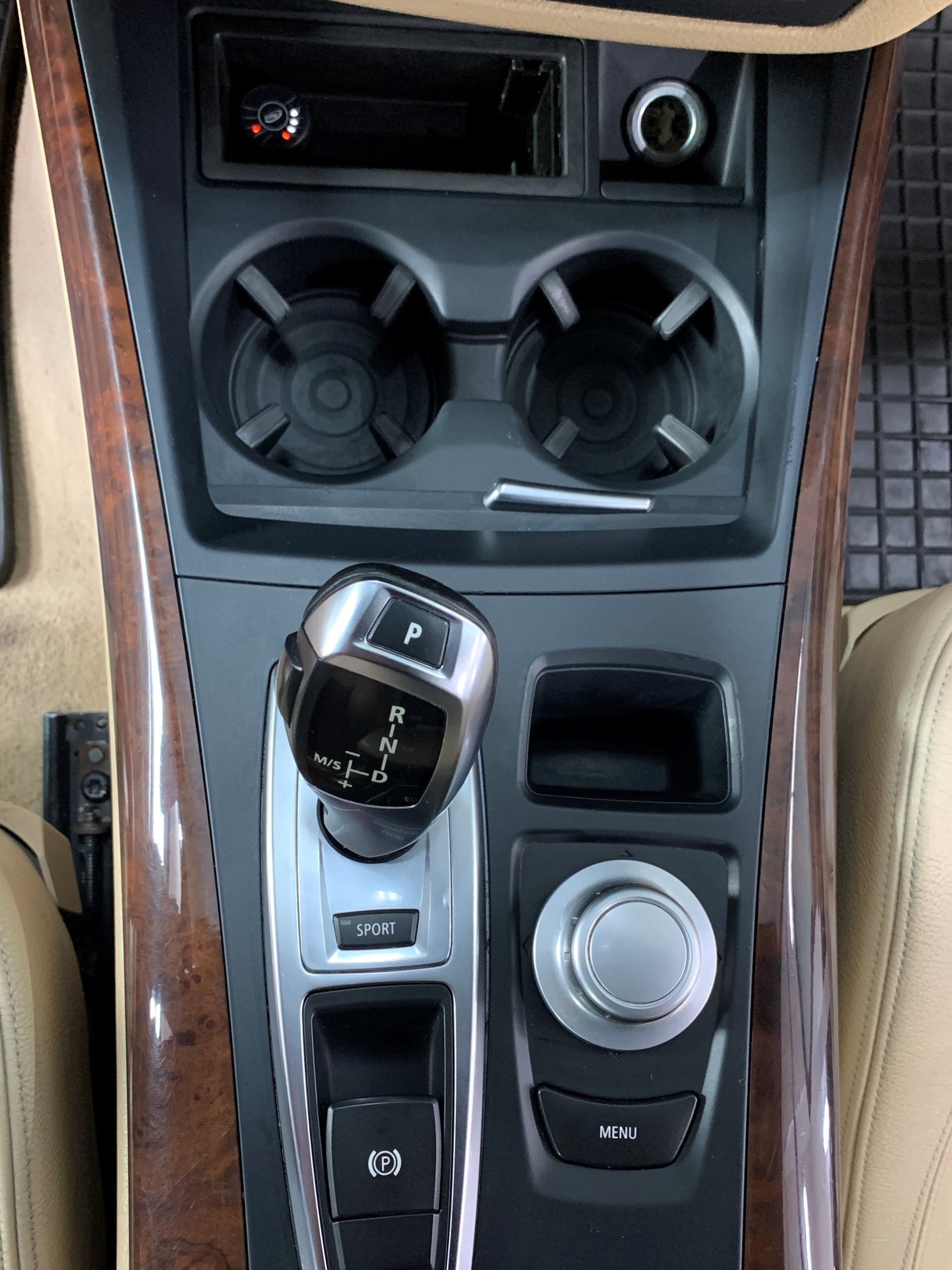 bmw x5 salona kimiska tirisana